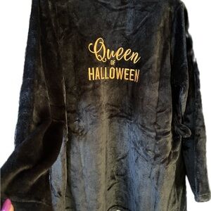 Queen of Halloween Robe - Fuzzy Black, NWT